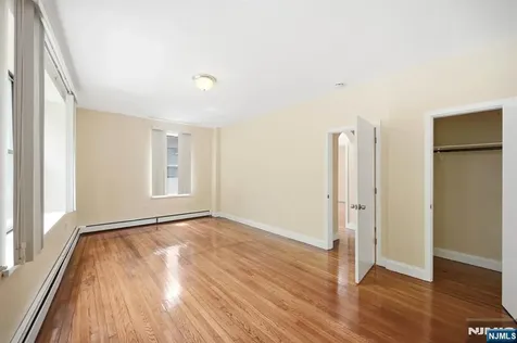 5 Pomona Newark NJ 07112
