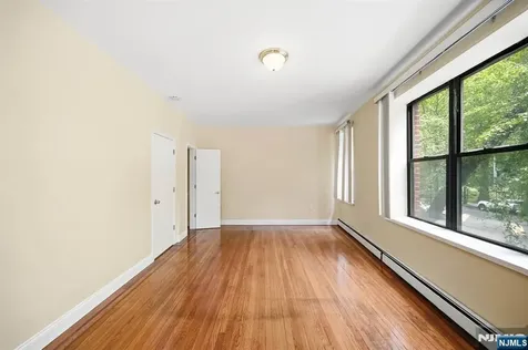 5 Pomona Newark NJ 07112