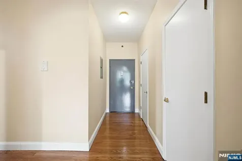 5 Pomona Newark NJ 07112