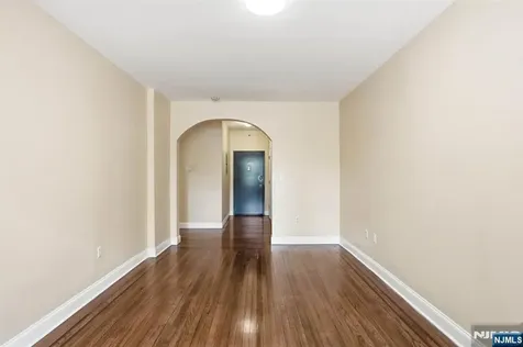 5 Pomona Newark NJ 07112