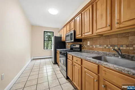 5 Pomona Newark NJ 07112