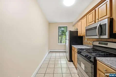 5 Pomona Newark NJ 07112