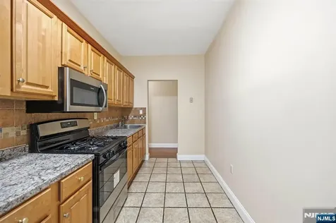 5 Pomona Newark NJ 07112