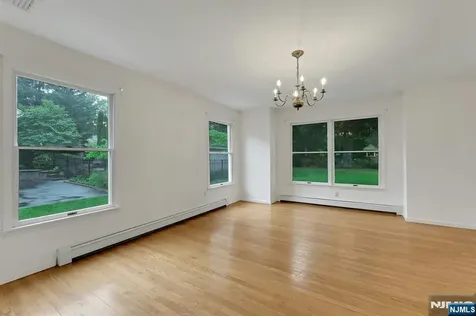 2 Rogers Court Midland Park NJ 07432