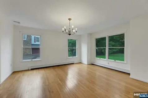 2 Rogers Court Midland Park NJ 07432