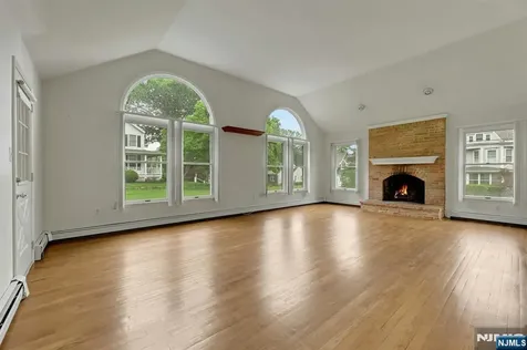 2 Rogers Court Midland Park NJ 07432