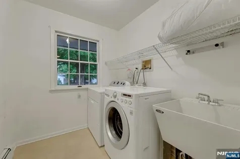 2 Rogers Court Midland Park NJ 07432