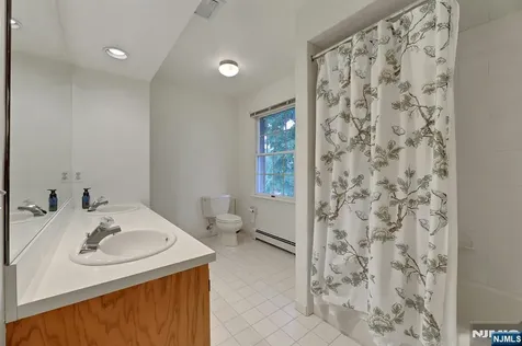 2 Rogers Court Midland Park NJ 07432