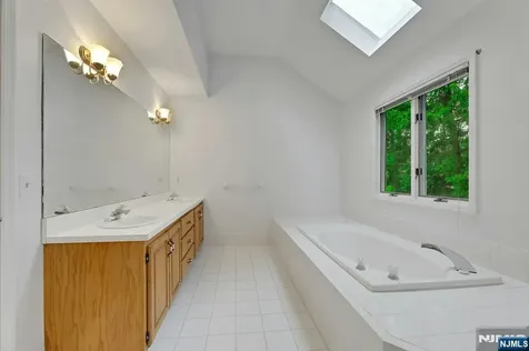 2 Rogers Court Midland Park NJ 07432