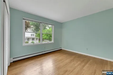 2 Rogers Court Midland Park NJ 07432
