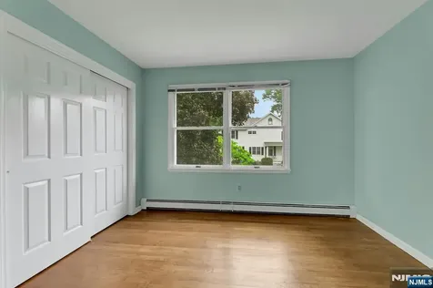 2 Rogers Court Midland Park NJ 07432