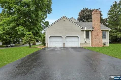 2 Rogers Court Midland Park NJ 07432