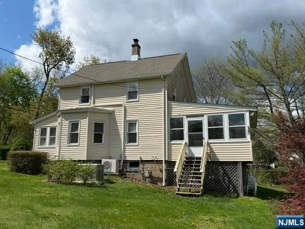 10 Bellows Lane Montville Township NJ 07082