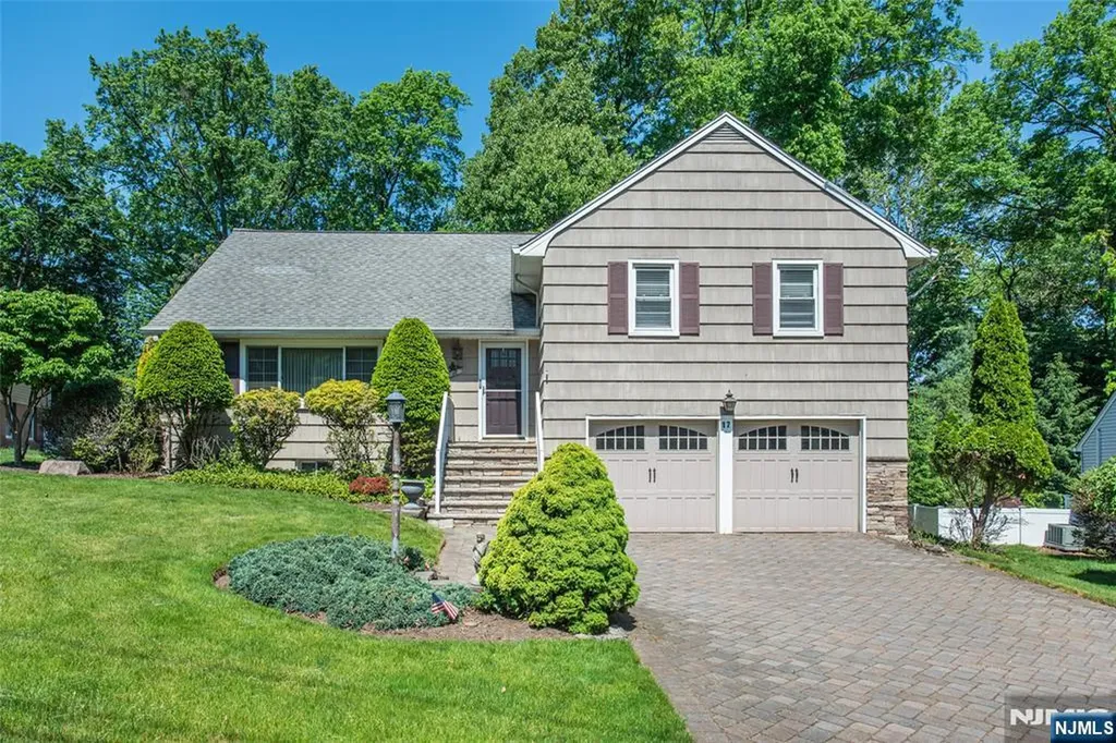 17 Morningside Circle Little Falls NJ 07424