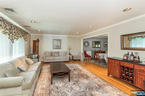 17 Morningside Circle Little Falls NJ 07424