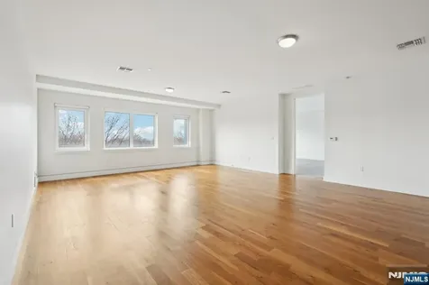 1 Executive Fort Lee NJ 07024