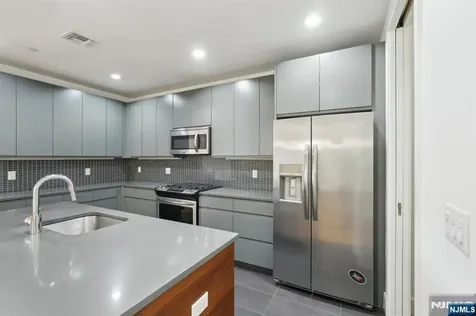 1 Executive Fort Lee NJ 07024