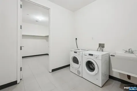 1 Executive Fort Lee NJ 07024