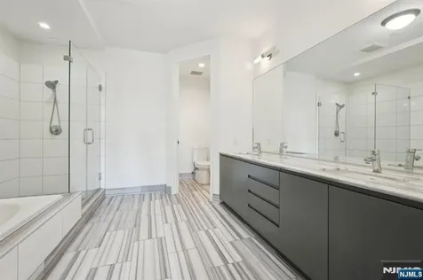 1 Executive Fort Lee NJ 07024