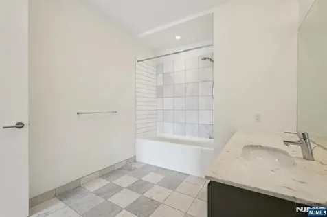 1 Executive Fort Lee NJ 07024