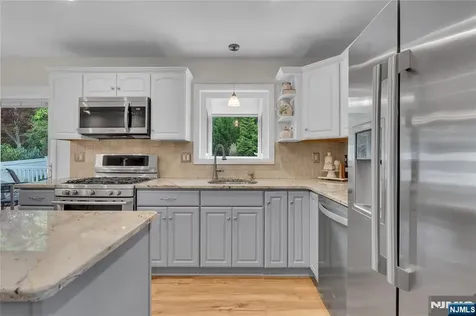 46 Rafkind Road Bloomingdale NJ 07403