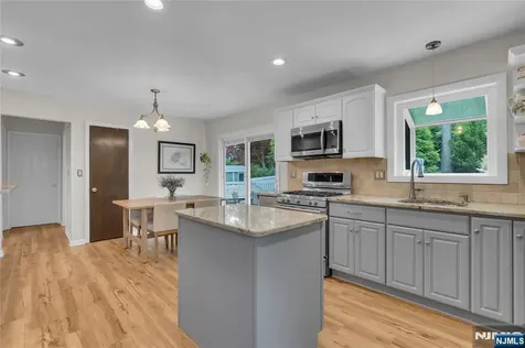 46 Rafkind Road Bloomingdale NJ 07403