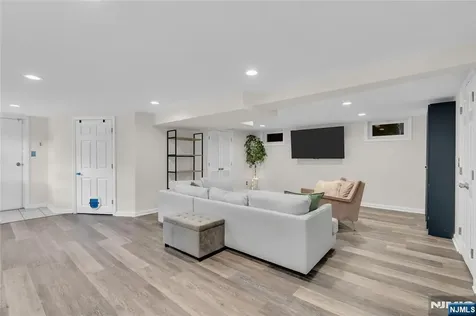 46 Rafkind Road Bloomingdale NJ 07403