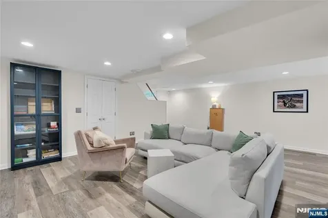 46 Rafkind Road Bloomingdale NJ 07403