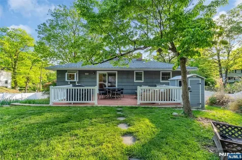 46 Rafkind Road Bloomingdale NJ 07403