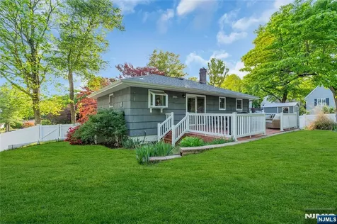 46 Rafkind Road Bloomingdale NJ 07403