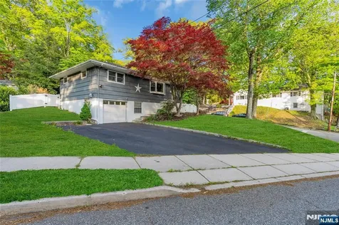 46 Rafkind Road Bloomingdale NJ 07403