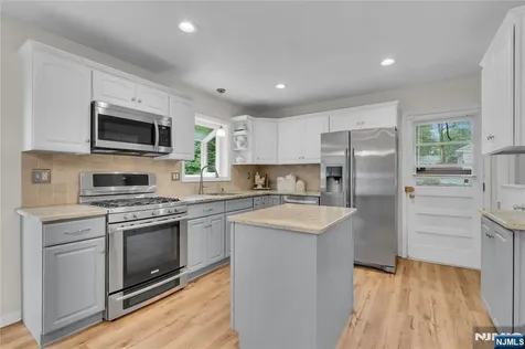 46 Rafkind Road Bloomingdale NJ 07403