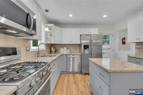 46 Rafkind Road Bloomingdale NJ 07403