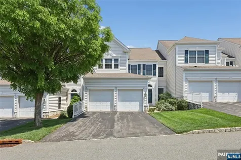 8 Yorktown Lane Totowa NJ 07512
