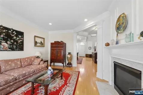 8 Yorktown Lane Totowa NJ 07512