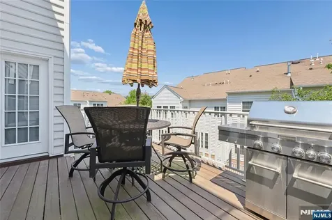 8 Yorktown Lane Totowa NJ 07512