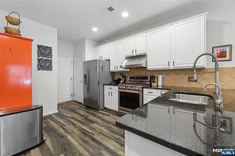 8 Yorktown Lane Totowa NJ 07512