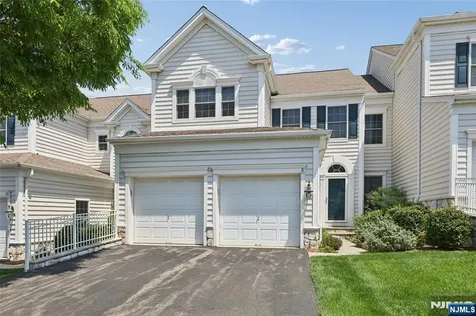 8 Yorktown Lane Totowa NJ 07512