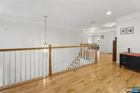 8 Yorktown Lane Totowa NJ 07512