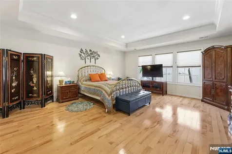 8 Yorktown Lane Totowa NJ 07512