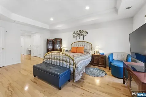 8 Yorktown Lane Totowa NJ 07512