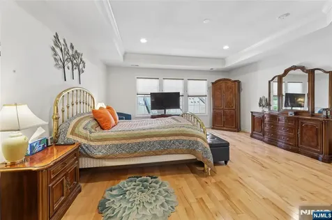 8 Yorktown Lane Totowa NJ 07512