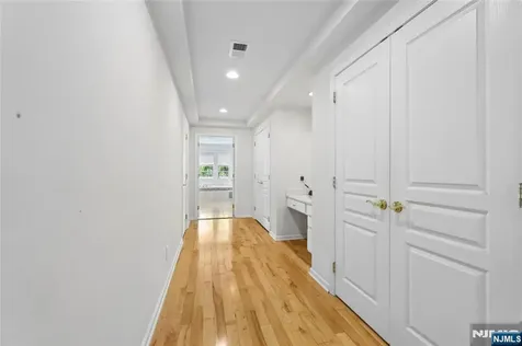 8 Yorktown Lane Totowa NJ 07512