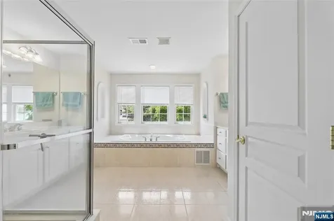 8 Yorktown Lane Totowa NJ 07512