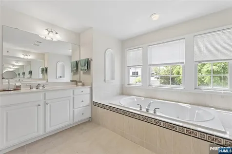 8 Yorktown Lane Totowa NJ 07512