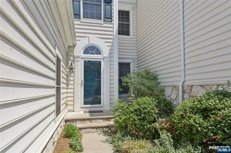 8 Yorktown Lane Totowa NJ 07512