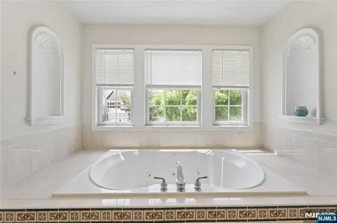 8 Yorktown Lane Totowa NJ 07512