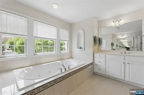 8 Yorktown Lane Totowa NJ 07512