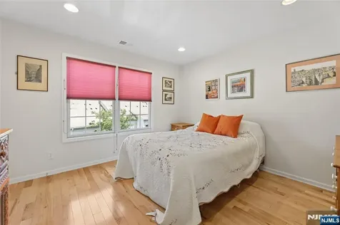 8 Yorktown Lane Totowa NJ 07512