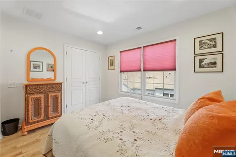 8 Yorktown Lane Totowa NJ 07512